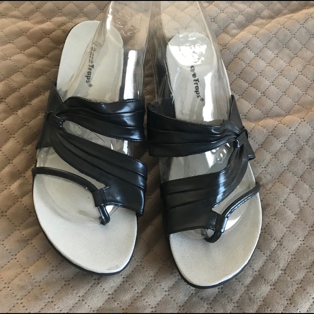 Women’s black slip-on sandals